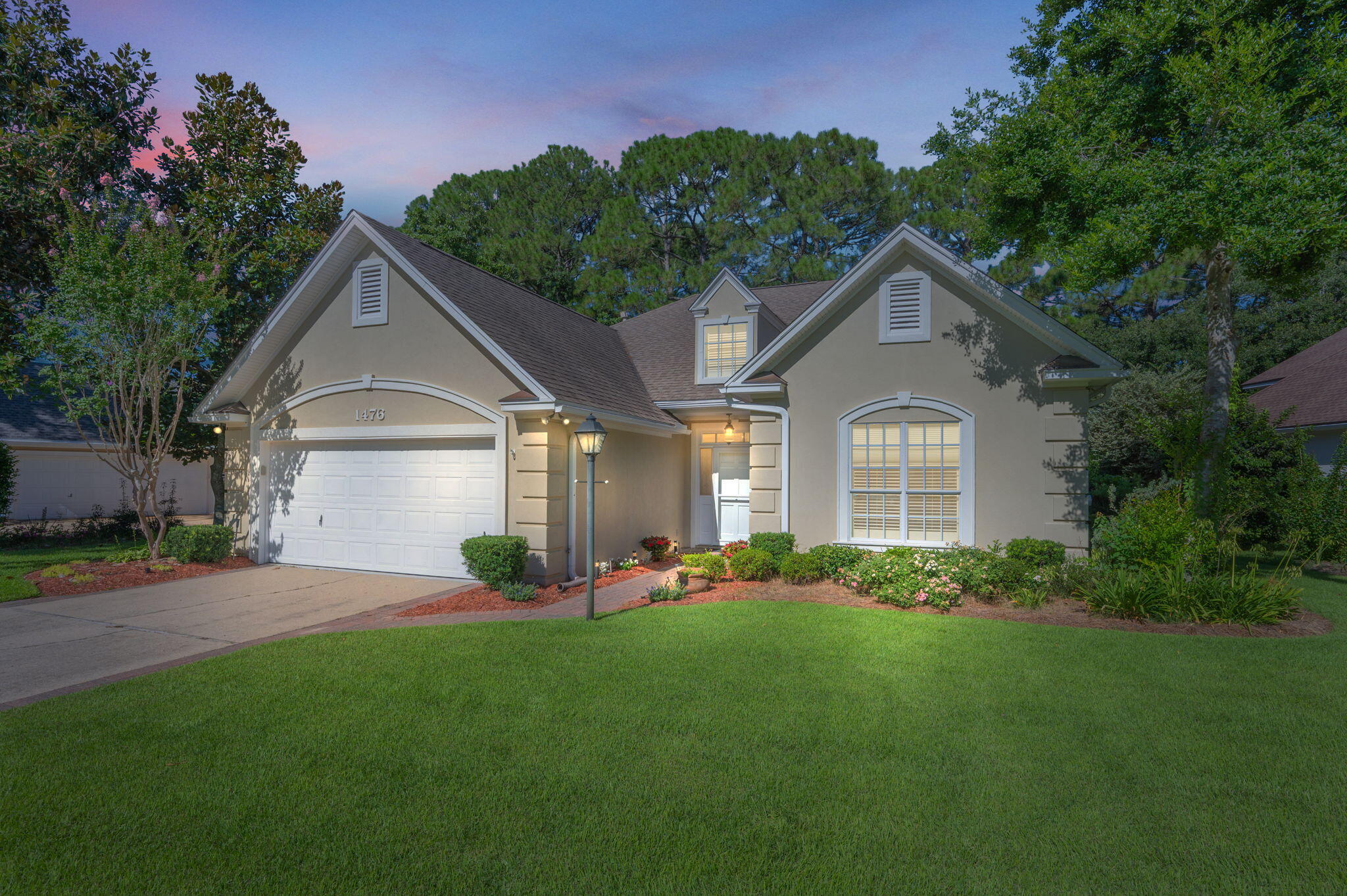 Property Photo: 1476 Oakmont Place FL 32578