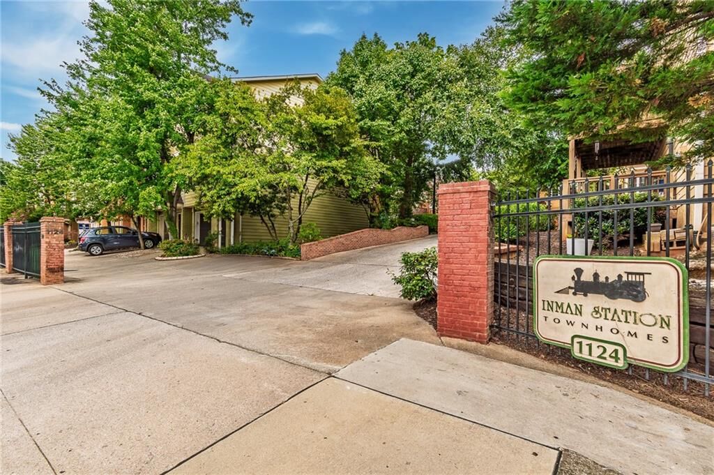 Property Photo:  1124 Dekalb Avenue NE 8  GA 30307 