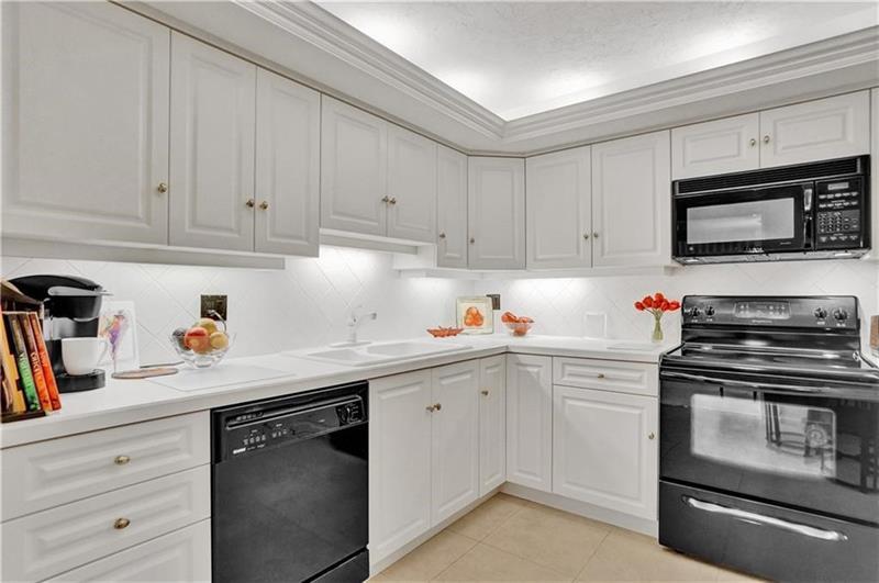 Property Photo: 5100 N Ocean Blvd 405 FL 33308