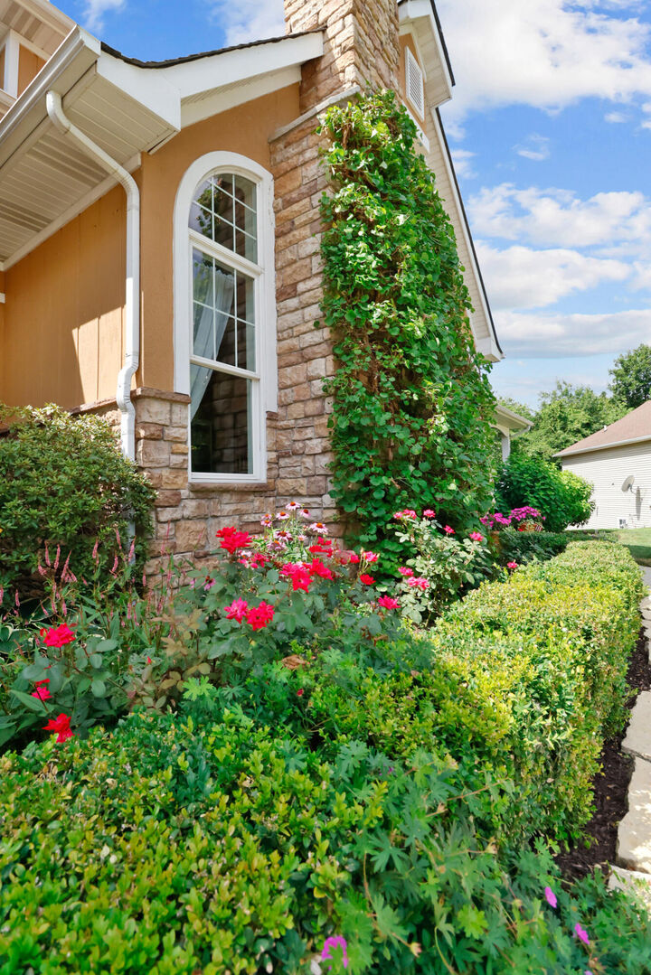 Property Photo: 709 Pennock Circle IN 46307
