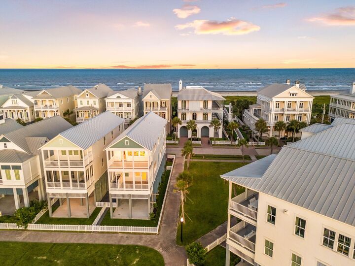 Property Photo: 2602 E Seaside Drive TX 77550