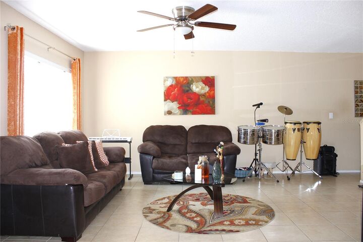 Property Photo: 418 Kensington Lake Circle FL 33511