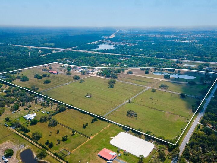 Property Photo: 600 N Jackson Road FL 34292