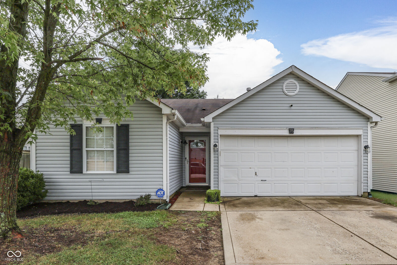 Property Photo:  75 Declaration Drive  IN 46143 