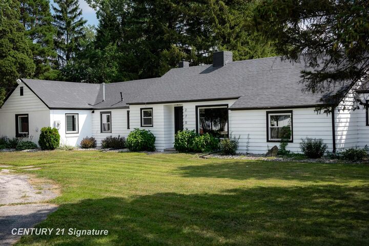 Property Photo:  2705 McCarty Road  MI 48603 