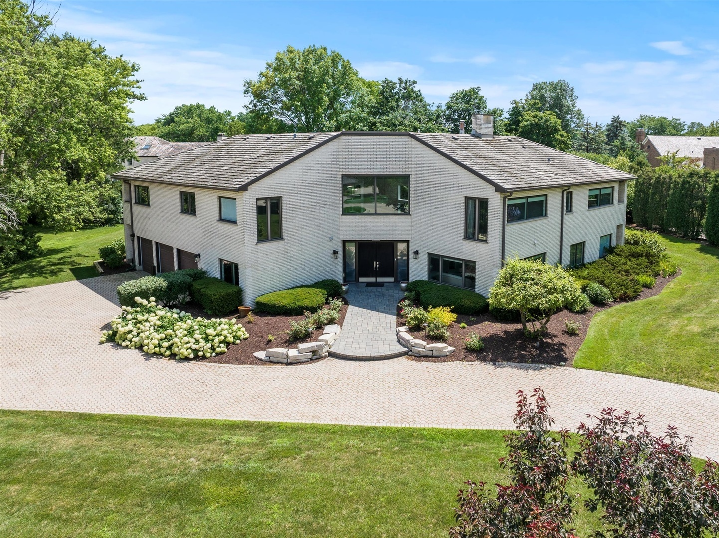 Property Photo: 1912 Midwest Club Parkway IL 60523