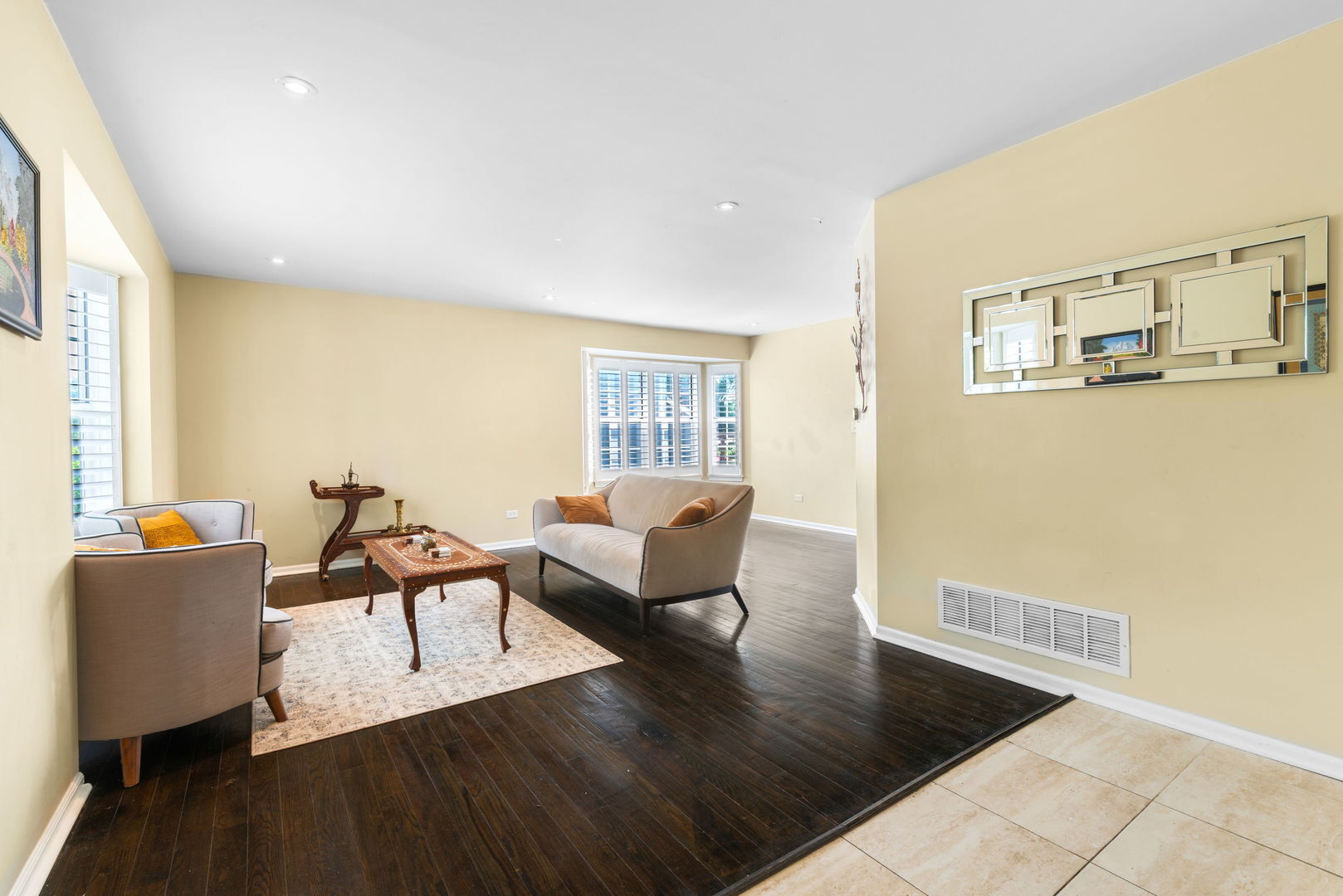 Property Photo: 754 Huntington Drive IL 60188