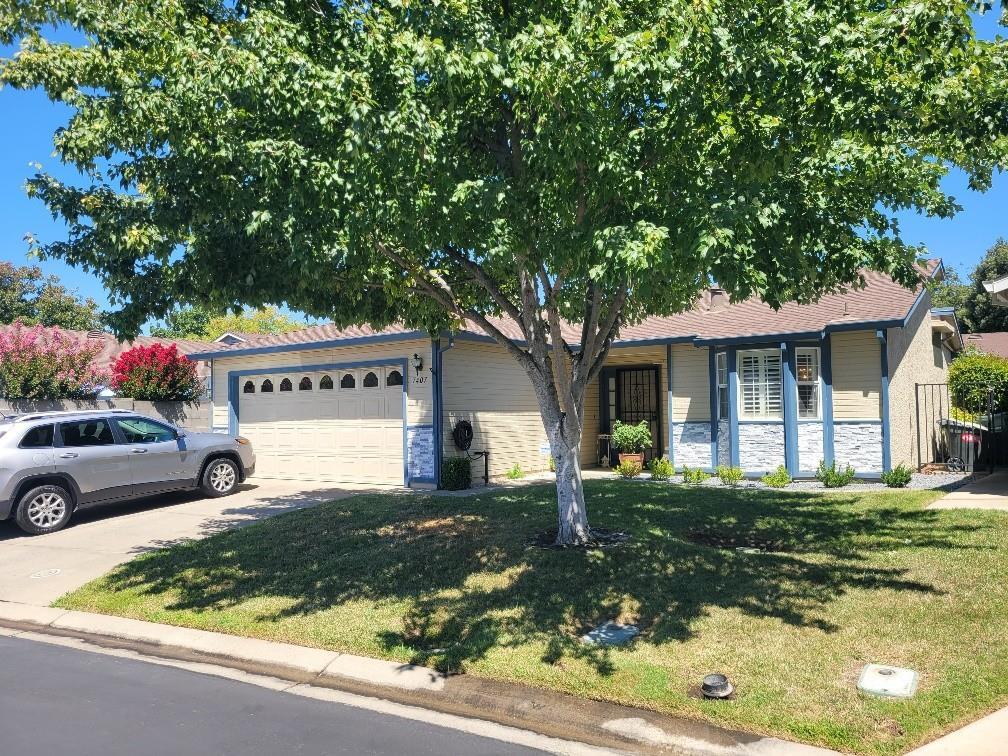 Property Photo: 7407 Sunborough Lane CA 95828