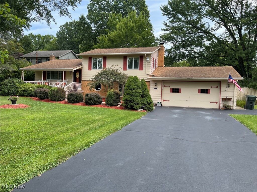 Property Photo:  1453 Melbourne Drive  OH 44420 