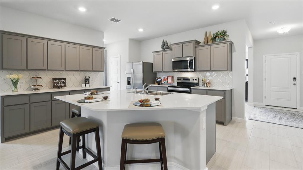Property Photo:  505 Pendleton Avenue  TX 76059 