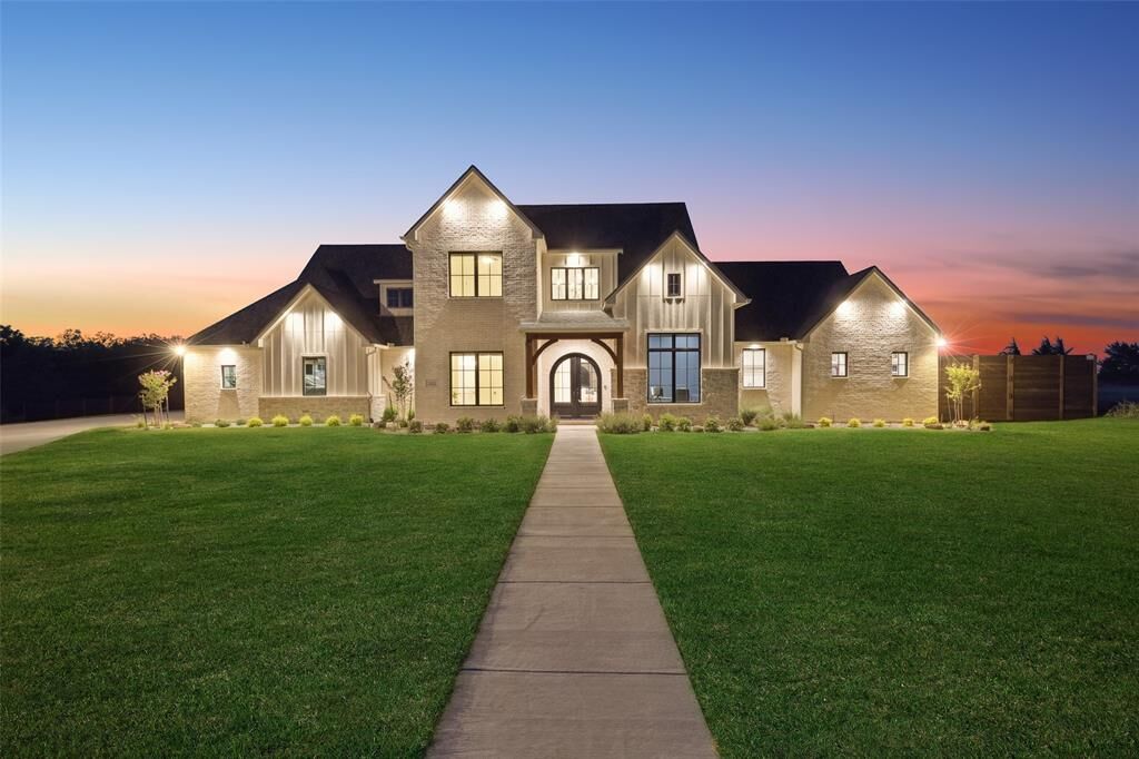 Property Photo: 4411 Tea Olive Trail TX 76065