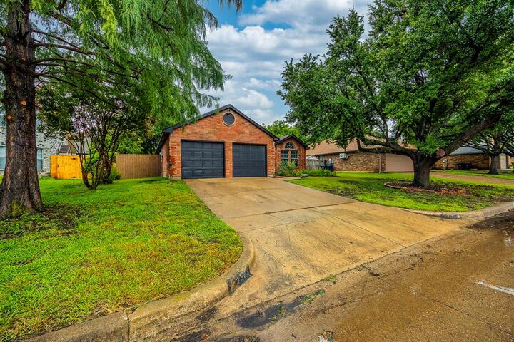 Property Photo: 3305 Plantation Lane TX 76123