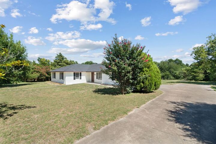 Property Photo: 102 Lakecrest Place TX 75165