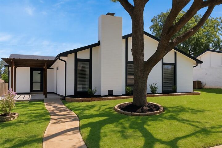 Property Photo: 3410 Country Club Drive TX 75052