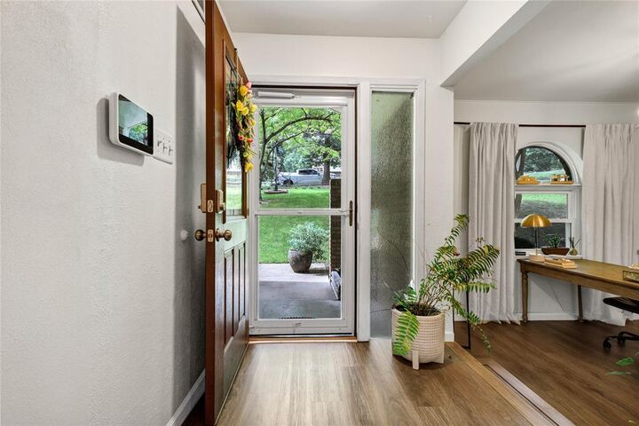 Property Photo: 511 W Red Bird Lane TX 75116