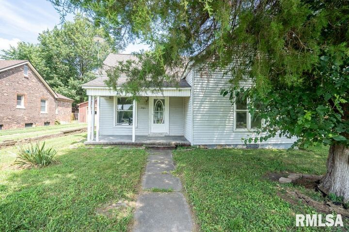 Property Photo:  701 W Cherry Street  IL 62948 
