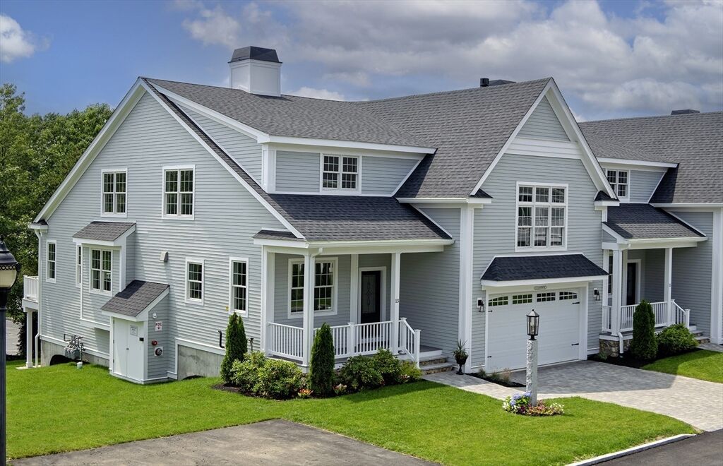 Property Photo: 13 Clubview Dr 13 MA 01810