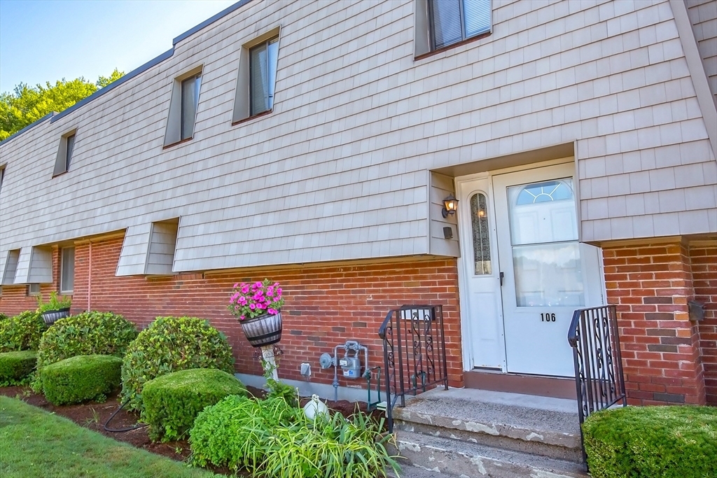 Property Photo: 106 Beekman Dr 106 MA 01001