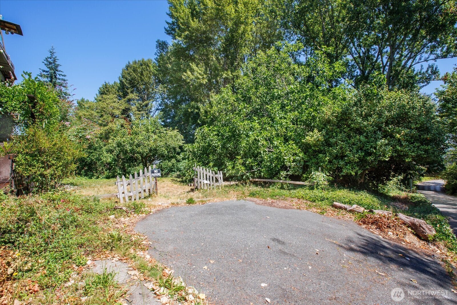 Property Photo: 428 Raye Street WA 98109