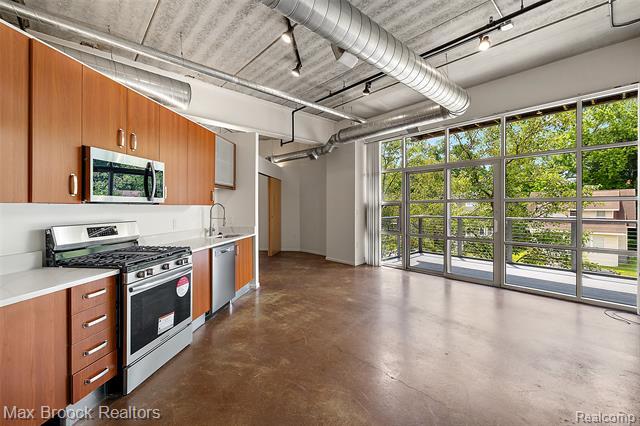 Property Photo:  333 E Parent Avenue 26  MI 48067 