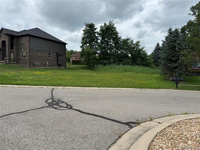 Property Photo:  3633 Thornwood Drive  MI 48326 