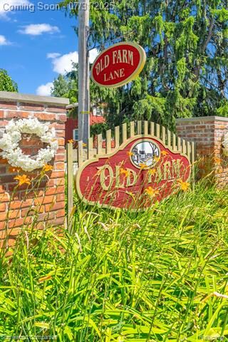 Property Photo:  3632 Old Farm Lane  MI 48059 