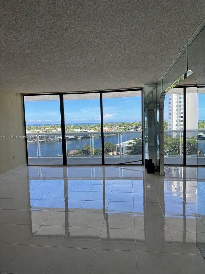 Property Photo:  20505 E Country Club Dr 835  FL 33180 