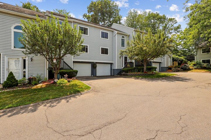 Property Photo: 7 Sunridge Lane 7 CT 06416