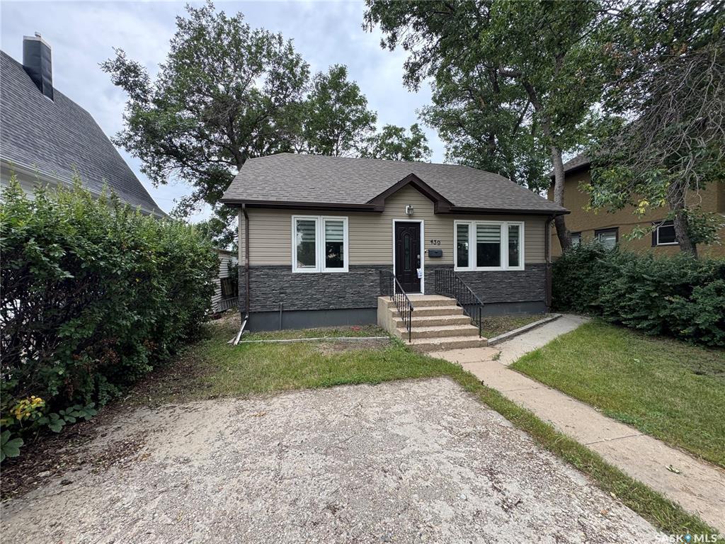 439 Qu'Appelle Street  Weyburn SK S4H 0R3 photo
