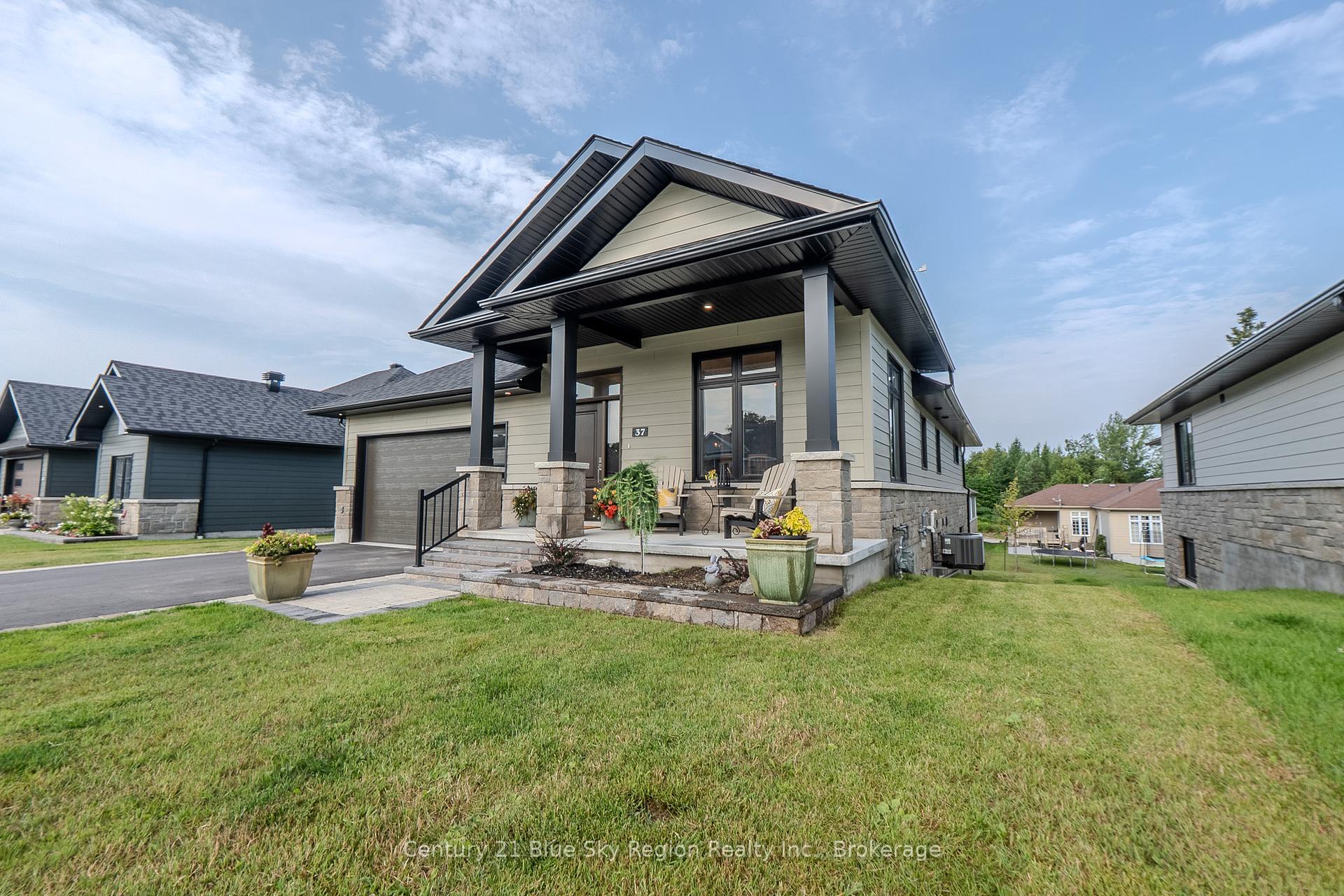 Property Photo: 37 Silver Maple Lane ON P1C 0B5