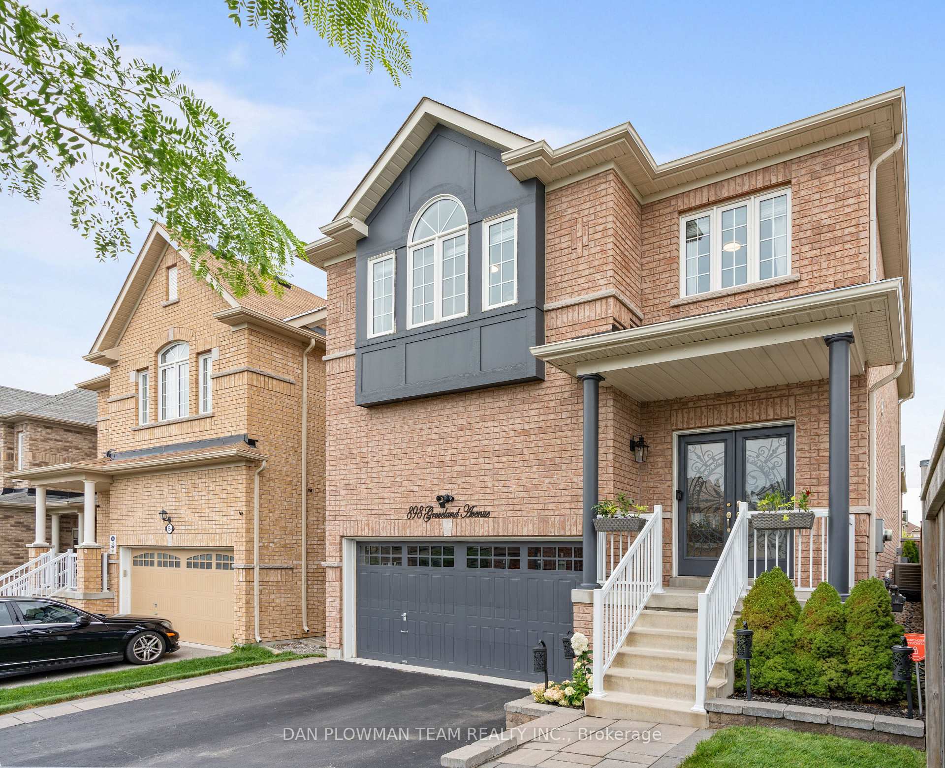 Property Photo: 898 Groveland Avenue ON L1K 0W1