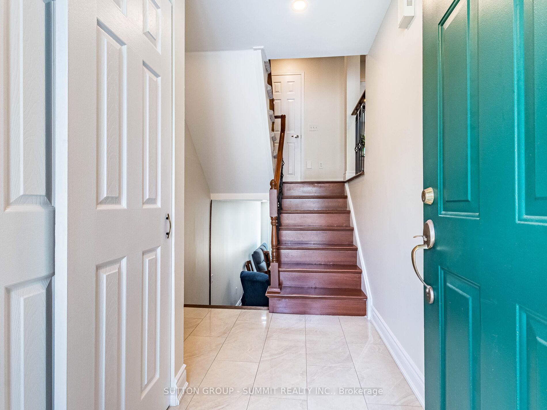 Property Photo:  2 Sir Lou Drive 20  ON L6Y 5A8 