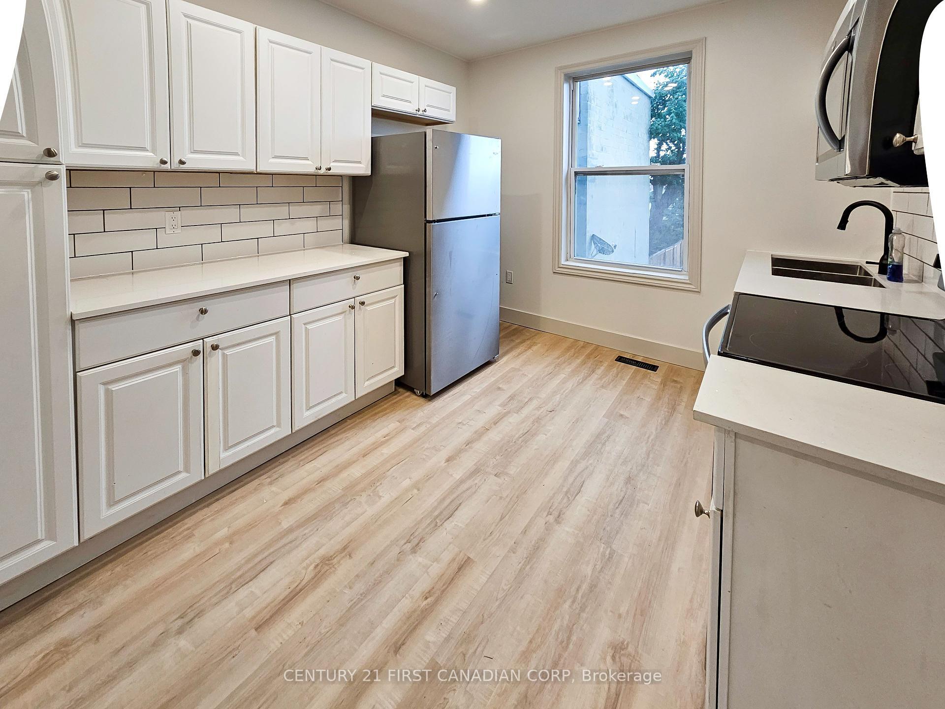 Photo de la propriété: 857 Dundas Street E 2 ON N5W 2Z8