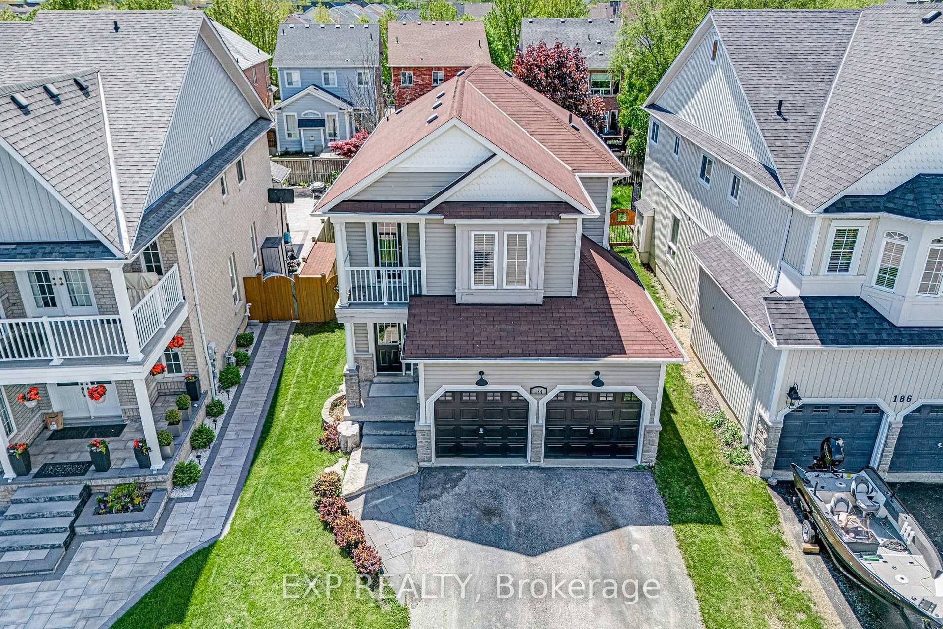 184 Cachet Boulevard  Whitby ON L1M 2L9 photo
