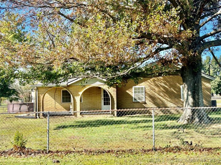 Property Photo:  1231 S 61st Street W  OK 74401