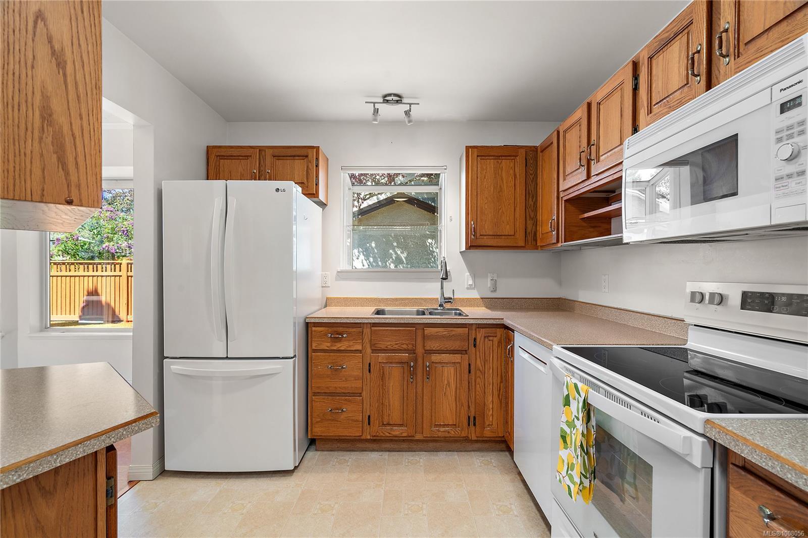 Photo de la propriété: 2070 Amelia Ave 21 BC V8L 4X6