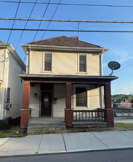 Property Photo: 146 E College St PA 15317