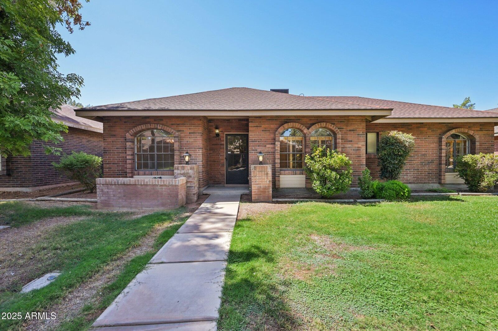 Property Photo: 823 E Lexington Avenue AZ 85234