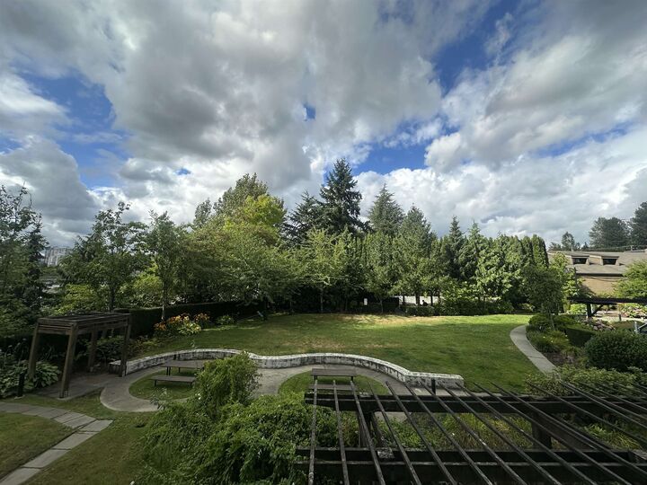 Photo de la propriété: 555 Delestre Avenue 206 BC V3K 0A9