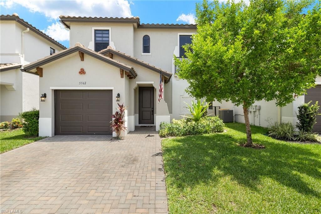 Property Photo: 5562 Agostino Way FL 34142
