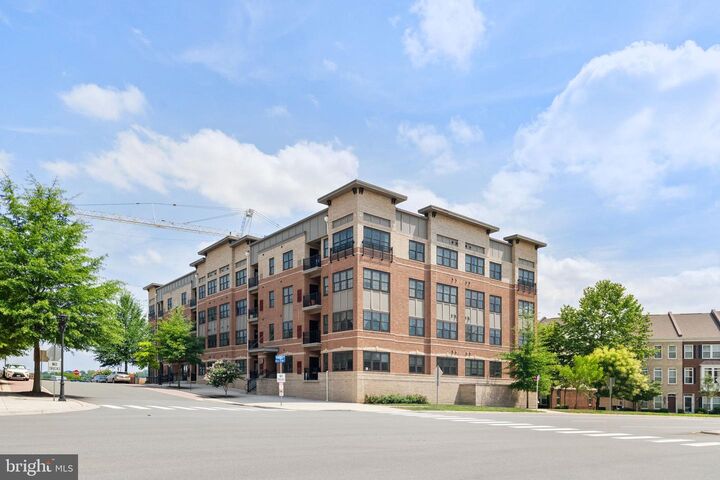 Property Photo: 9523 Bastille Street 305 VA 22031