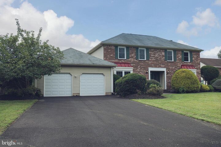 Property Photo: 11 Glengarry Way NJ 08550