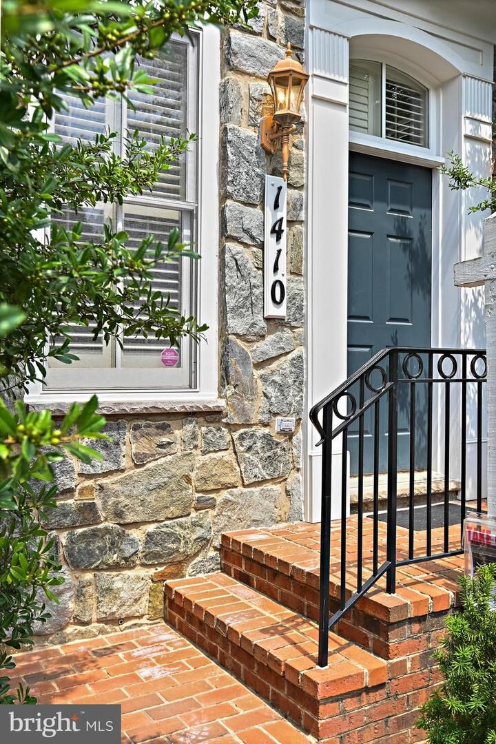 Property Photo:  1410 Harvest Crossing Drive  VA 22101 