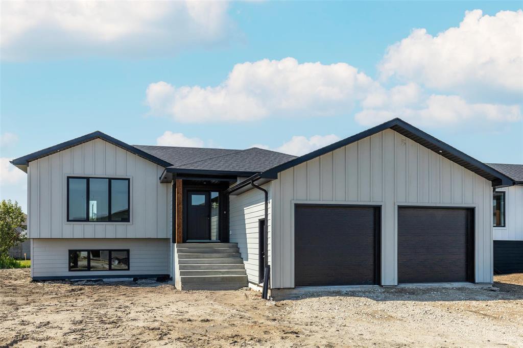 16 Parkside Crescent  Mitchell MB R5G 2X3 photo