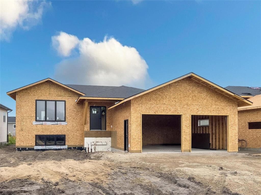 Property Photo:  16 Parkside Crescent  MB R5G 2X3 