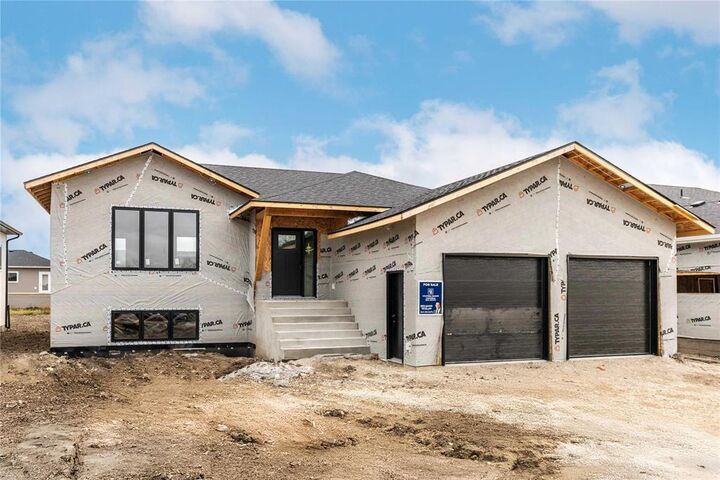 16 Parkside Crescent  Mitchell MB R5G 2X3 photo