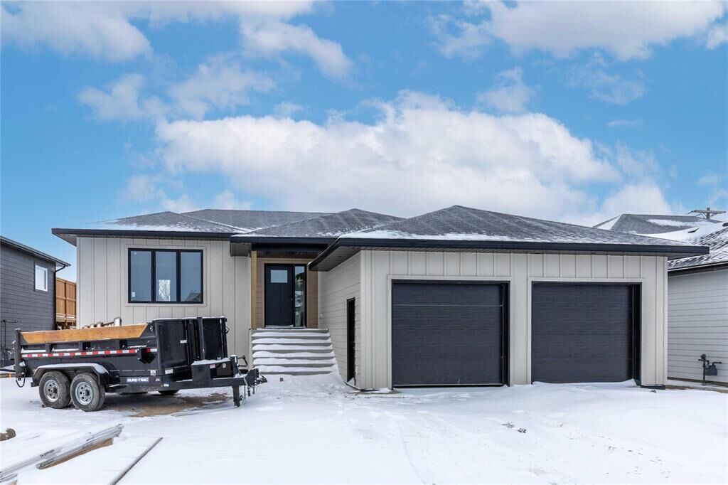 Property Photo: 16 Parkside Crescent MB R5G 2X3