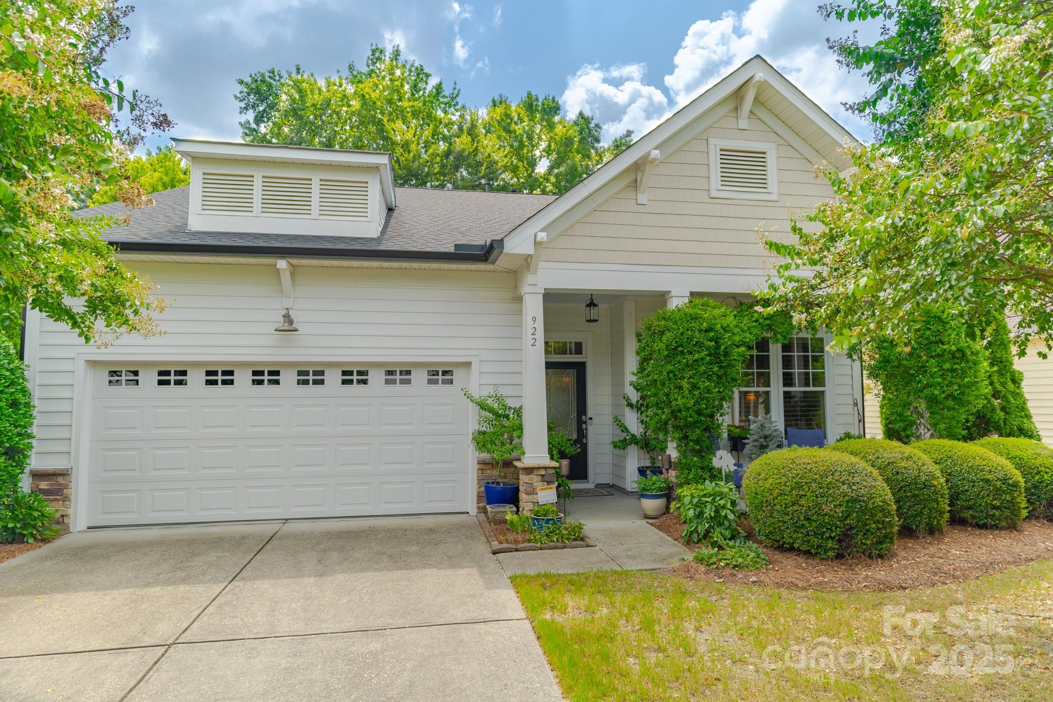 Property Photo:  922 Knob Creek Lane  SC 29708 