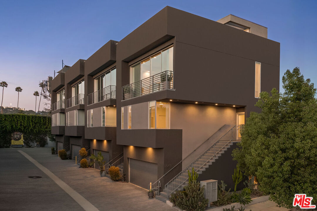 Property Photo: 3543 Casitas Ave CA 90039