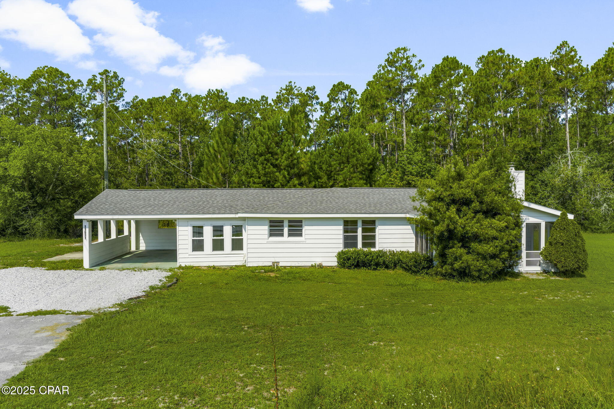 Property Photo: 11631 Highway 77 FL 32409